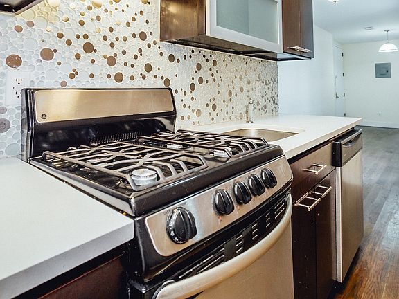 4th image of 891 Bergen St APT 3L