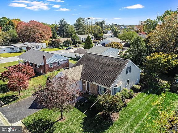 2nd image of 208 Woodlawn Ave