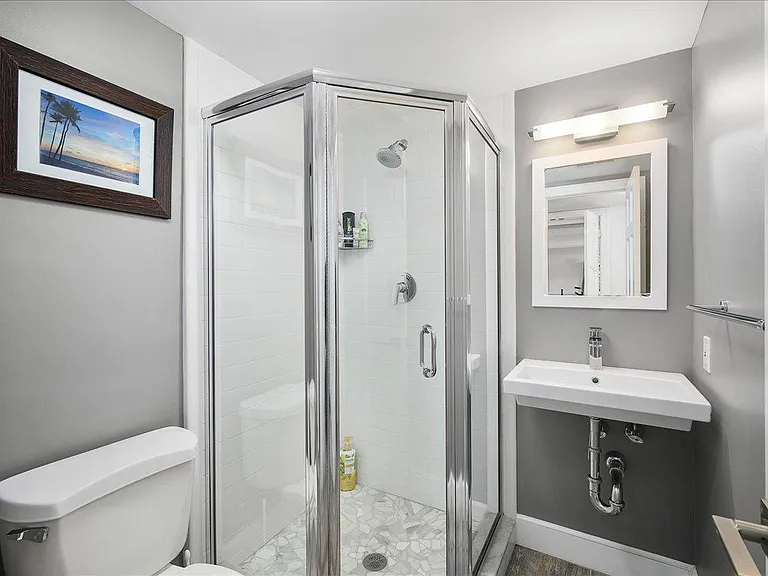 Basement full bath.