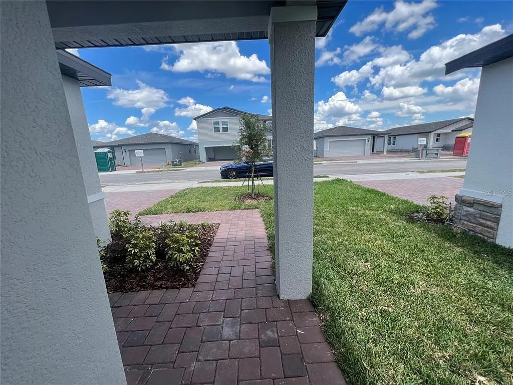 3 bed, 2.0 bath, 1464 sqft, $1,900 — Photo 3