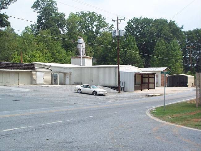 2nd image of 4509 Hartland Rd