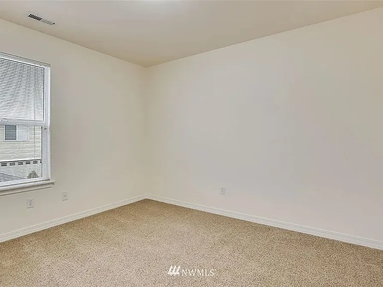 1295 Hudson St — Photo 15
