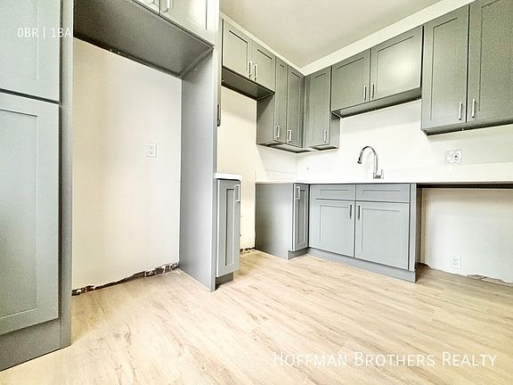 4th image of 247 N Kenmore Ave #100