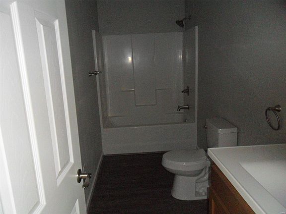 4th image of 296 Virginia Ave