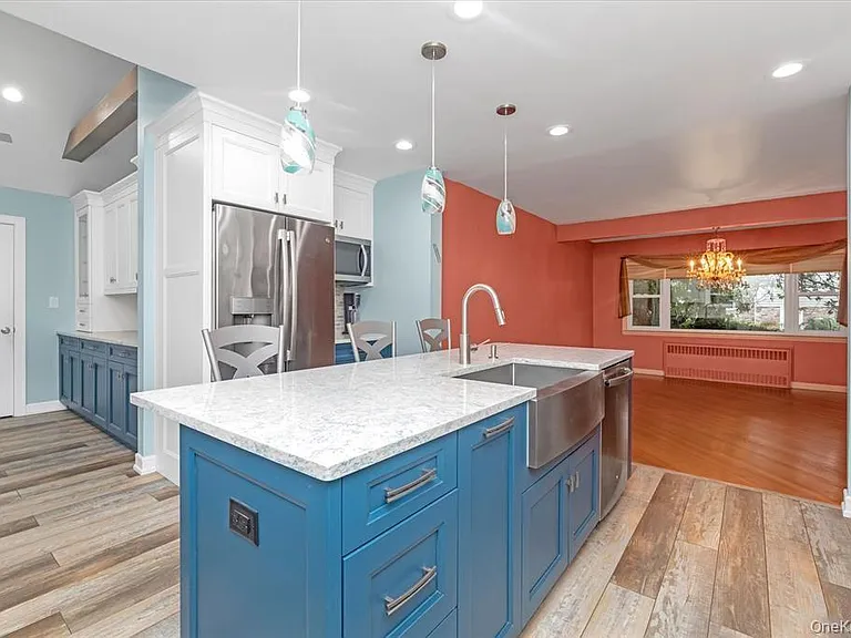 709 Carlyle St — Photo 11