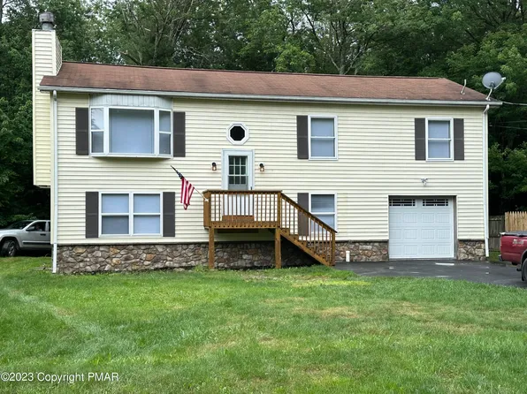1190 Thunder Dr, Pocono Summit, PA 18346