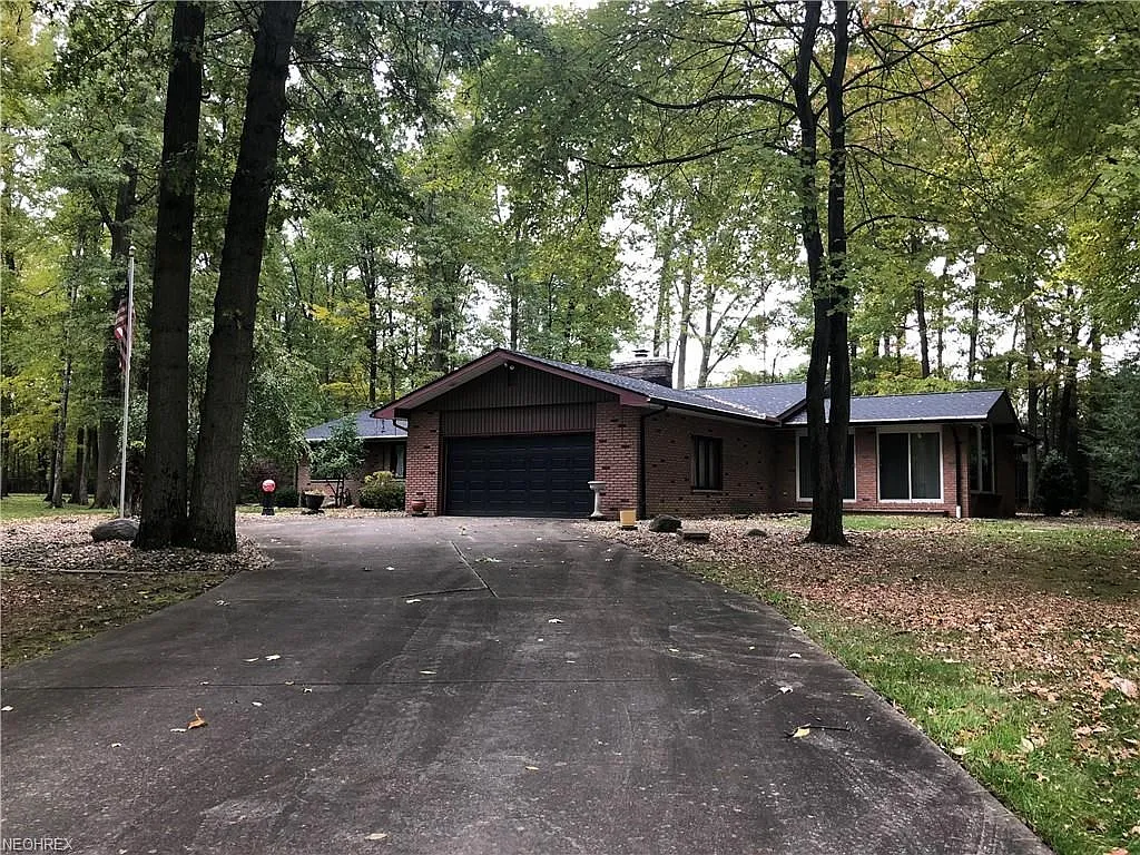 9464 Cain Dr NE photo 1
