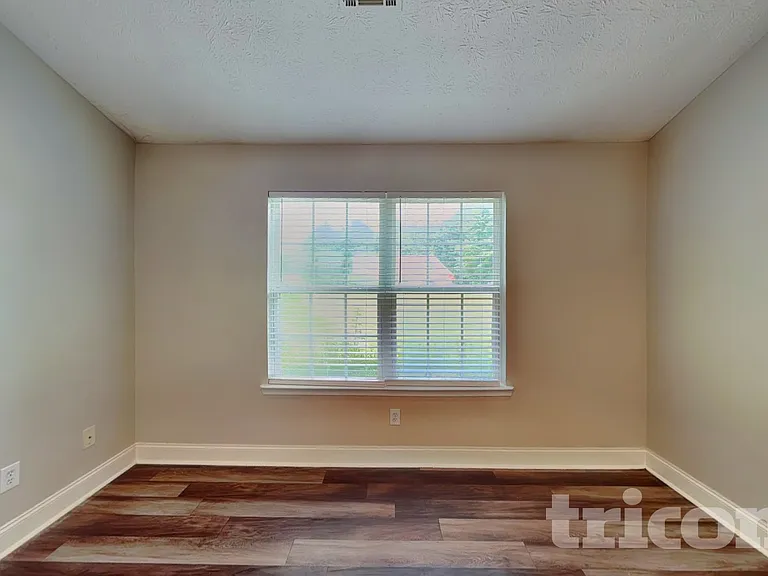 564 Brewer Dr — Photo 4