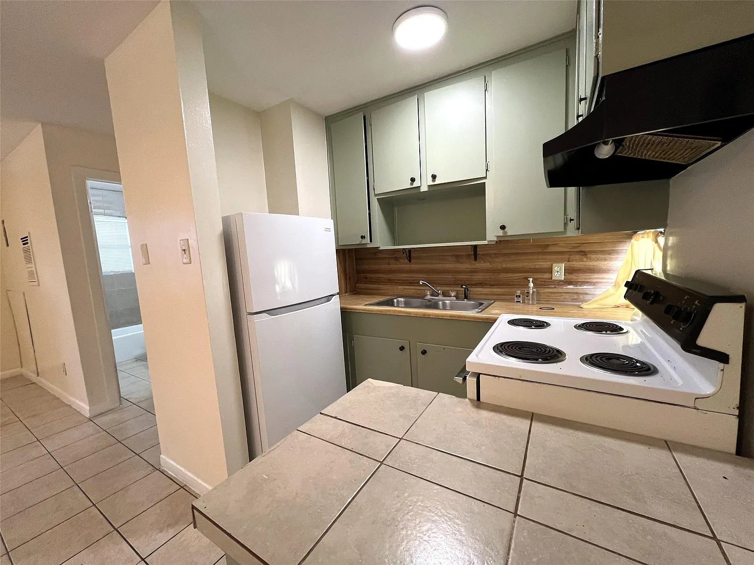 1 bed, 1.0 bath, 440 sqft, $700 — Photo 2