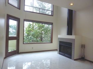 629 Daley St APT 10, Edmonds, WA 98020