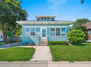 122 W 17th Ave, Oshkosh, WI 54902