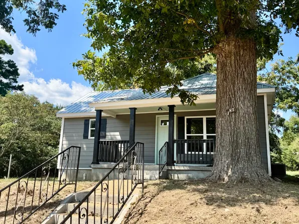 182 Jarrott St, Holly Springs, MS 38635