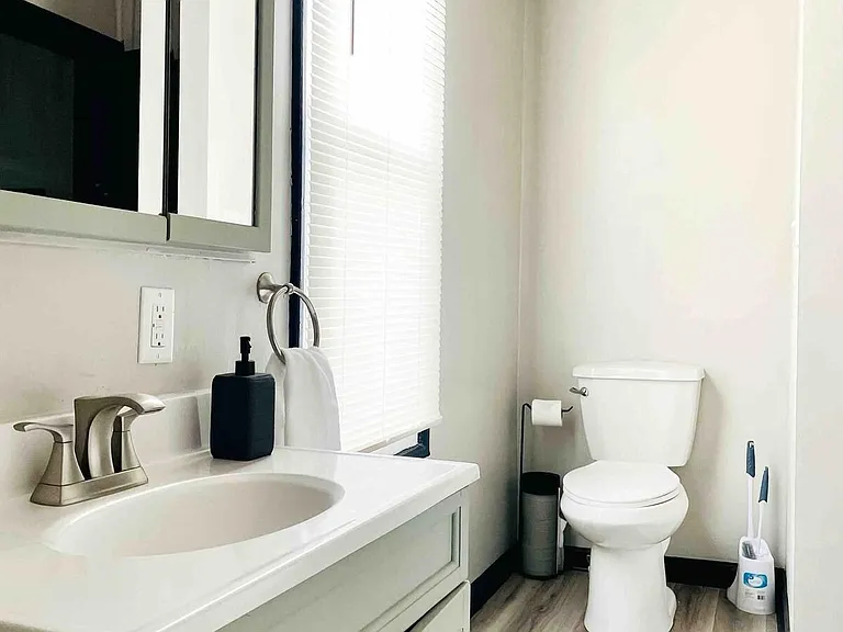 82 Adams Ave #B — Photo 10