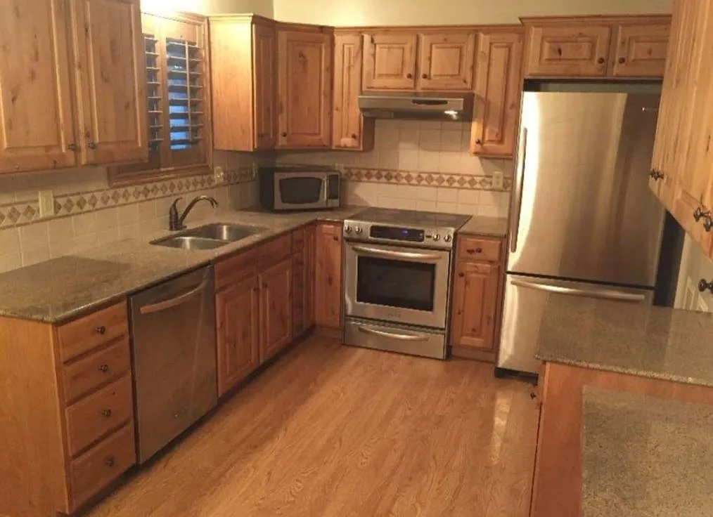 3 bed, 1.5 bath, 1200 sqft, $1,875 — Photo 3