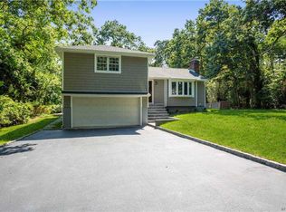 4 Ingrid Rd, Setauket, NY 11733