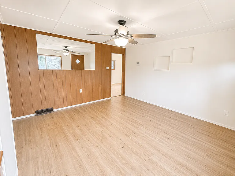 1445 Hulton Rd — Photo 3