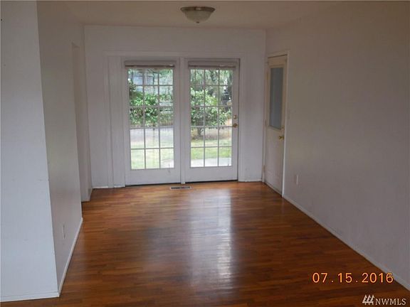 4th image of 5113 Lacey Blvd SE