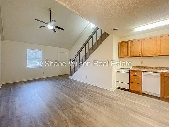 4th image of 3323 Steeple Cir NE