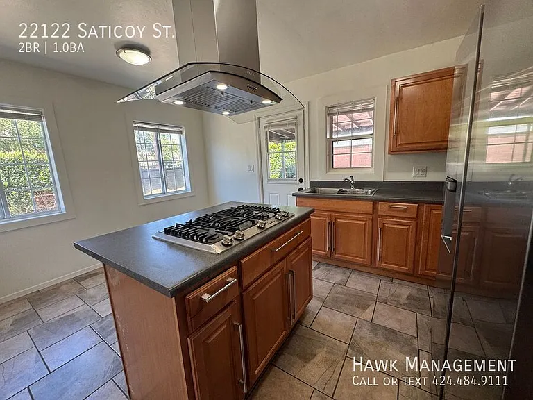 22122 Saticoy St — Photo 6
