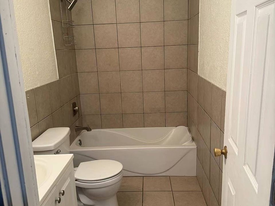 2nd image of 1320 Emerson Ave N #1