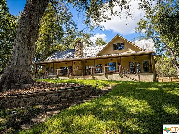 3rd image of 302 Guadalupe River Dr