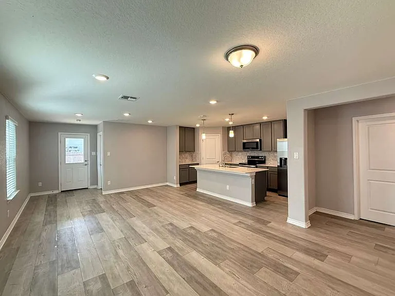 323 Deer Crest Dr — Photo 4