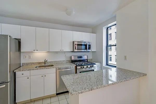 Rented by Cooper & Cooper Real Estate | media 18