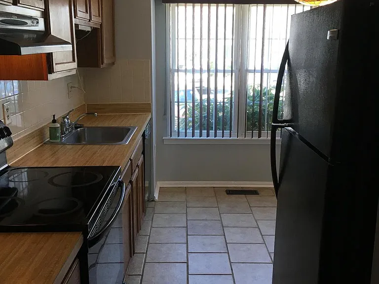 15205 Streamside Ct — Photo 9