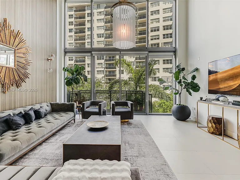 6000 Collins Ave #523 — Photo 2