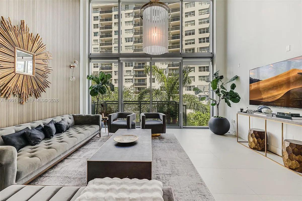 Building Photo - 6000 Collins Ave #523