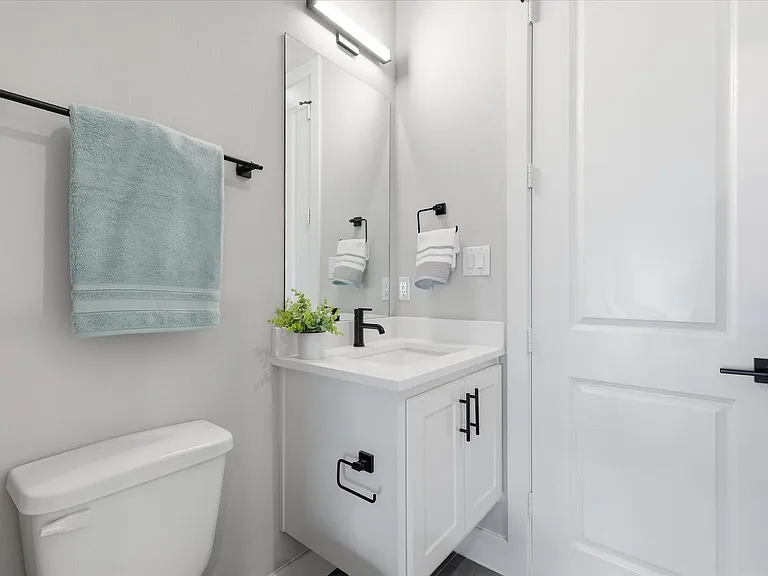 Full bathroom on 1st floor