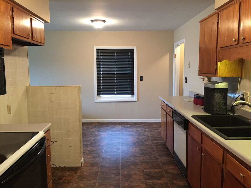 2nd image of 3018 Green Acres Dr
