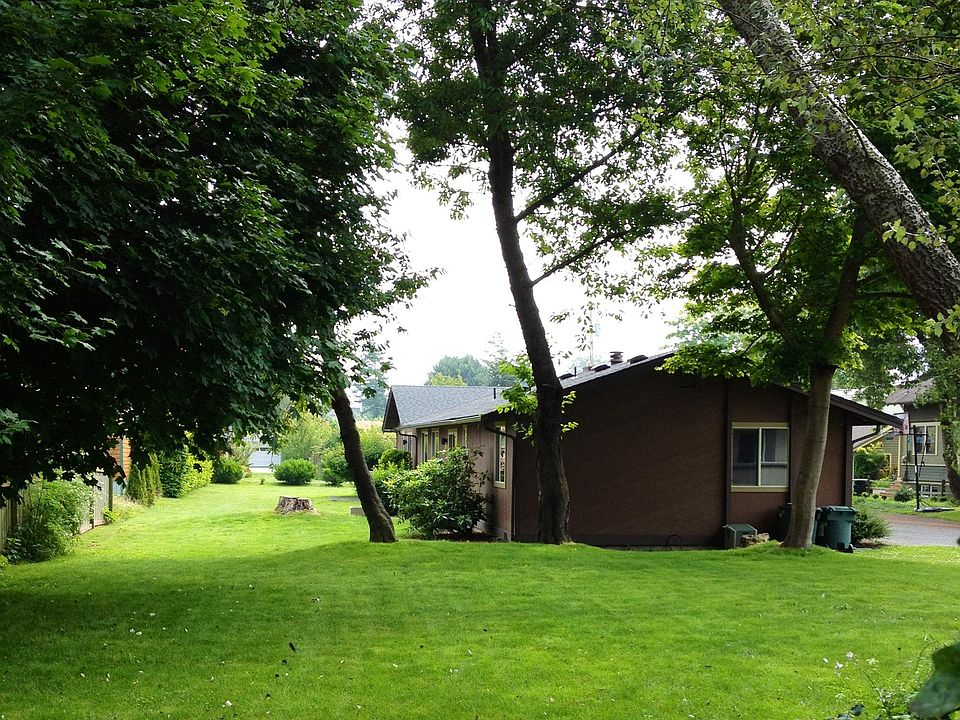The duplex sits on 3 full building lots. The small area immediately behind each unit is private. Large yards on each sides of the building are for common use. Renters are expected to negotiate use and respect need for quiet, peaceful living.