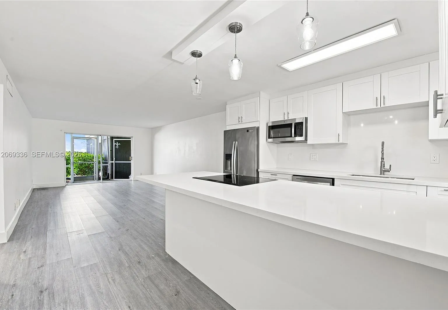 River House Gardens Condo — Photo 1