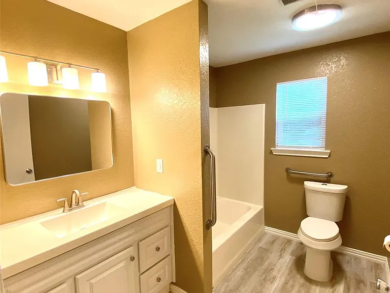 411 Lindley Dr — Photo 13
