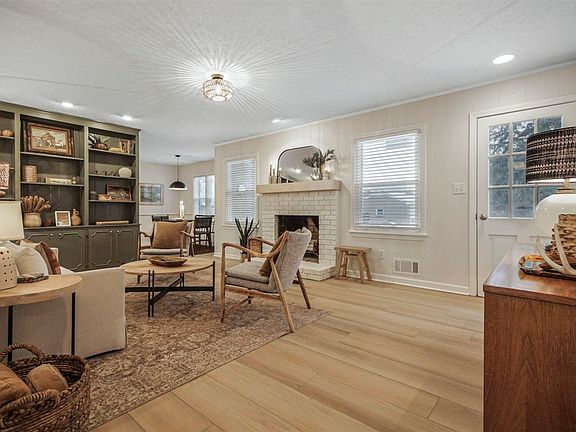 5th image of 1326 Woodhurst St