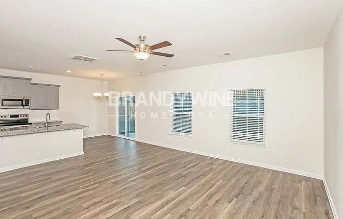437 Stonyhurst Dr — Photo 3