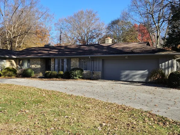 4 Ridgewood Dr, Frankfort, IN 46041