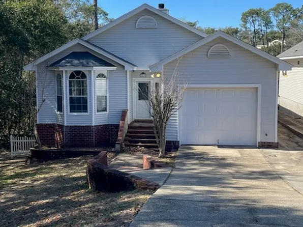 5815 Creek Station Dr, Pensacola, FL 32504