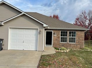 103 SW Rock Garden Ln, Blue Springs, MO 64064