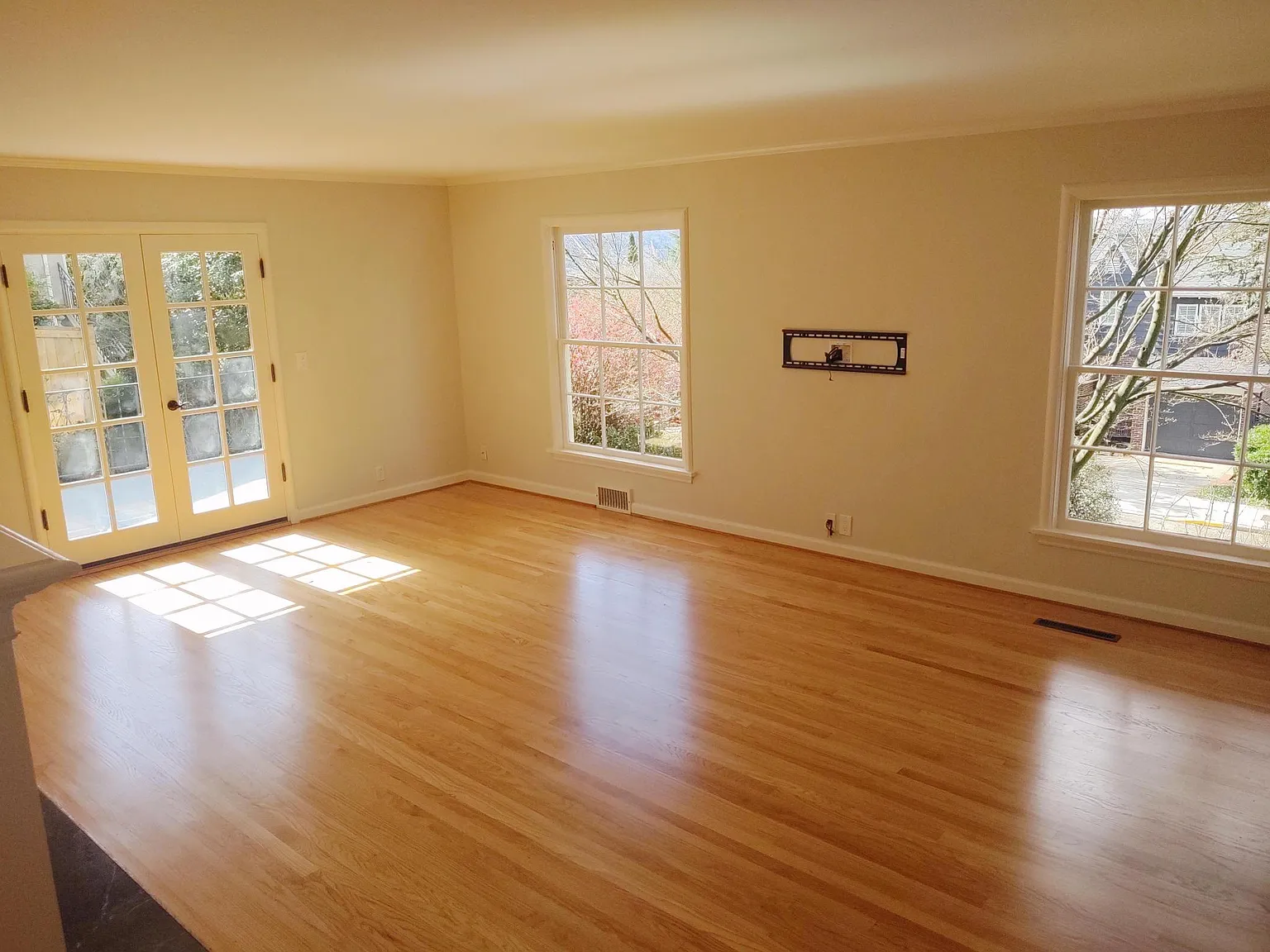 5 bed, 3340 sqft, $6,950 — Photo 3