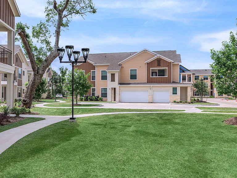 Reserve at Lake Jackson — Photo 14