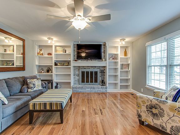 4th image of 3177 Holiday Dr