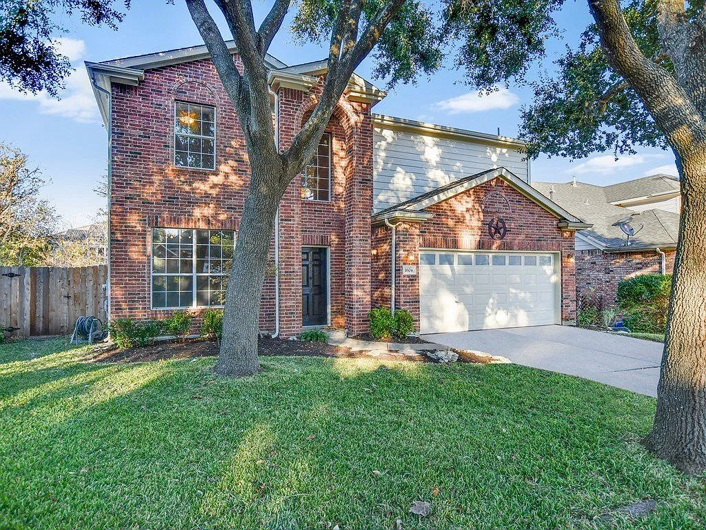 4 bed, 2.5 bath, 2195 sqft, $2,300 — Photo 2