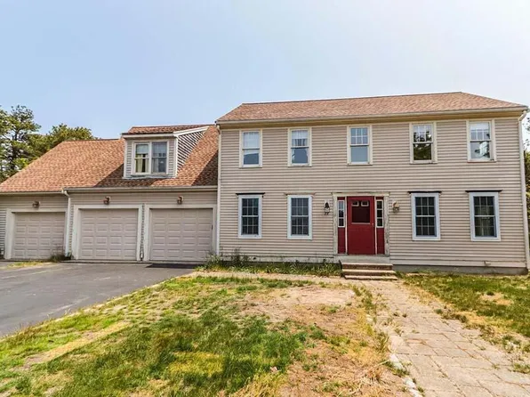 17 Cransbourne Circle, Mashpee, MA 02649