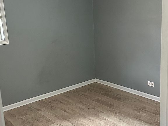 5th image of 205 Mantua St