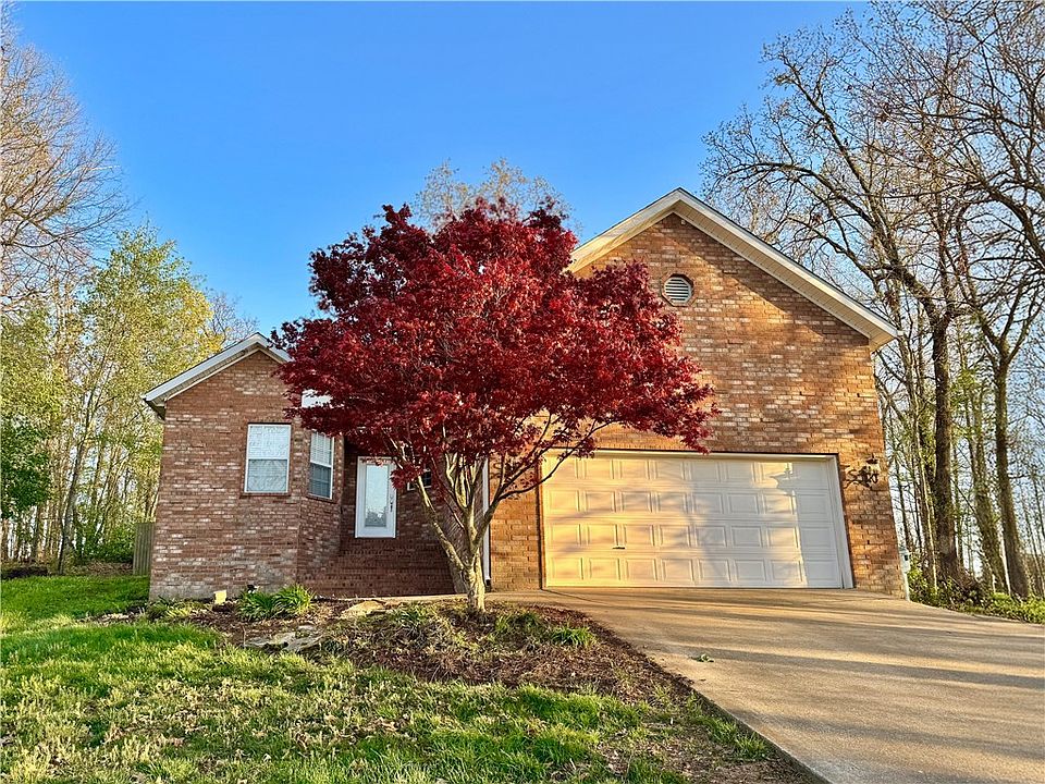 1st image of 33 Chatburn Dr