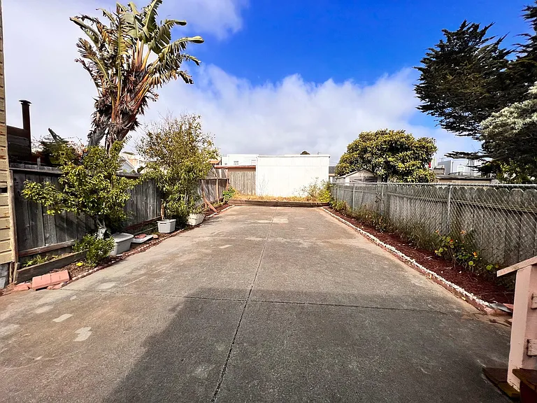 363 Willits St — Photo 15