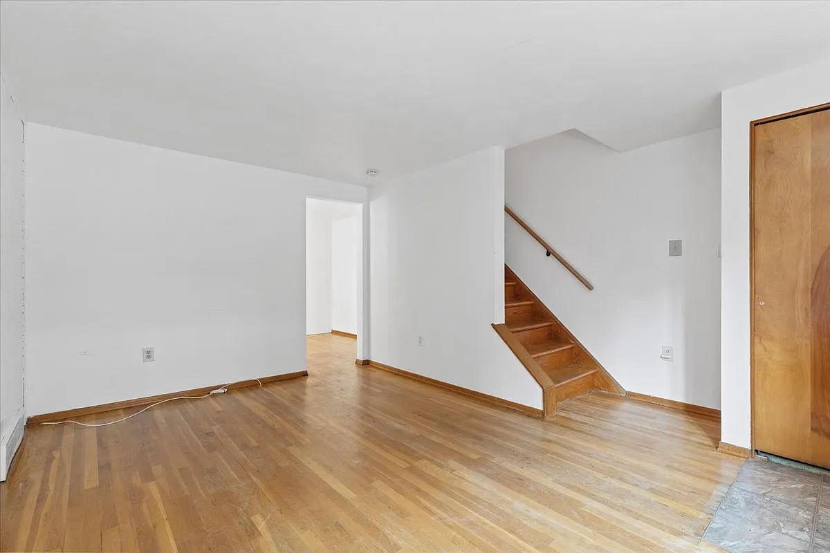 3 bed, 1080 sqft, $1,375 — Photo 4