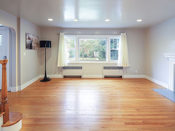 5th image of 42 Gerard Ave